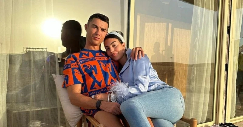 هذه الكلمات التي يجيد طفلا كريستيانو رونالدو وجورجينا رودريغيز قولها باللغة العربية تعرف على التالي هذه الكلمات التي يجيد طفلا كريستيانو رونالدو