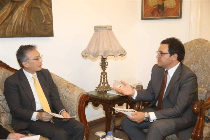 وزير الثقافة يستقبل سفير اليابان بالقاهرة (تفاصيل) استقبل الدكتور أحمد فؤاد هنو، وزير الثقافة، اليوم، السفير أوكا هيروشي- سفير اليابان بالقاهرة، لبحث