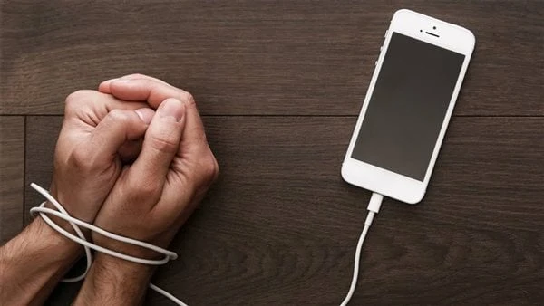 دراسة: الاستخدام اليومي للمحمول مرتبط بزيادة خطر الإصابة بأمراض القلبنشرت الدراسة عبر الإنترنت في 4 سبتمبر في مجلة عن مخاطر الإصابة بأمراض القلب .