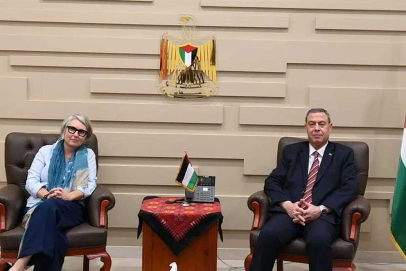 السفير الفلسطيني يستقبل نظيرته الفنلندية لدى مصر استقبل سفير دولة فلسطين بجمهورية مصر العربية دياب اللوح، سفيرة جمهورية فنلندا لدى جمهورية مصر العربية ريكا إيلا، لوضعها في صورة تطو