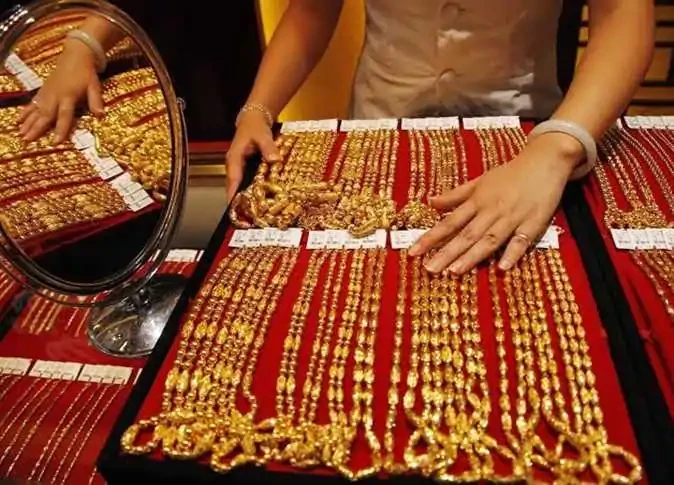 قفزة جديدة في أسعار الذهب بآخر تعاملات اليوم 1992024 وعيار ال21 الآنصعدت أسعار الذهب مجددا في معاملات سوق الصاغة والمنصات المتداولة لأسعار الذهب خلال