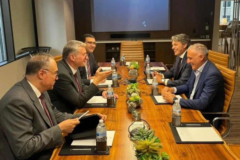 يبحث مع شركة إيني تطوير إنتاج حقول شرق البحر المتوسطالتقي المهندس كريم بدوي، وزير البترول والثروة المعدنية علي هامش مؤتمر جازتك العالمي للطاقة في