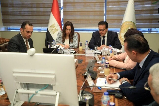 عبد الغفار يناقش تنفيذ المشروع القومي للتنمية البشرية مع وزيرة التنمية المحليةعقد الدكتور خالد عبد الغفار نائب رئيس مجلس الوزراء للتنمية البشرية