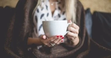 بلاش شاى وقهوة.. 5 مشروبات تناولها بعد العشاء لإنقاص وزنك صحة وطب خسارة الوزن في أغلب الأحيان تحديا كبيرا، خاصة عندما يكون لديك رغبة شديدة في تناول الطعام بعد العشاء، لذلك فإن إضاف