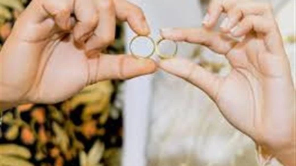 هل يجوز خروج المخطوبة مع خطيبها في مكان عام؟.. سعاد صالح: بشرطلا شك أنه ينبغي الوقوف على مسألة هل يجوز خروج المخطوبة مع خطيبها في مكان عام ؟ باعتبارها أحد الضوابط والآداب الواجب ال