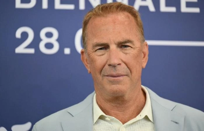 يختتم مهرجان فينيسيا السينمائي 2024 ، مساء اليوم السبت 7 سبتمبر، فعاليات دورته ال 81 بإعلان أسماء الفائزين بجوائز الأسد الذهبي، بحضور عدد من نجوم