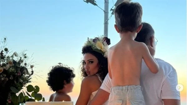 ميريام فارس تحتفل بعيد زواجها العاشر..شاهدشاركت الفنانة ميريام فارس، جمهورها احتفالها بعيد زواجها العاشر في أجواء أسرية دافئة وجميلة.نشرت ميريام فارس