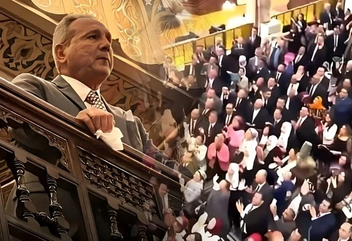 شاهد، وداع تاريخي ل محمد الأتربي في لحظة الخروج من بنك مصر بنك مصر، شهدت القاعة الرئيسية لبنك مصر فى شارع محمد فريد، وسط القاهرة، لحظة تاريخية لا