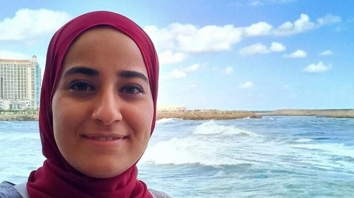 تشييع جثمان الباحثة ريم حامد من مسجد فاطمة الشربتليانتهت منذ قليل مراسم تشييع جثمان الباحثة ريم حامد لمثواها الأخير، من مسجد فاطمة الشربتلي في التجمع الخامس، بعد وفاتها في شهر أغسط