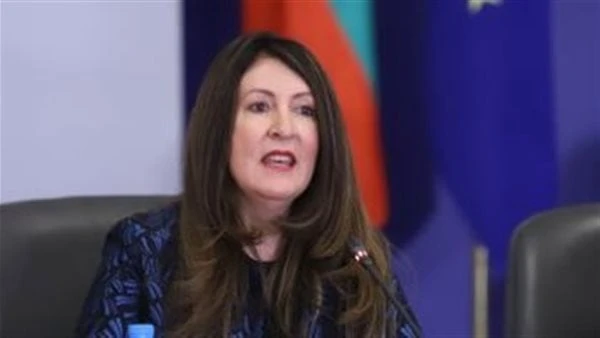 السفيرة الأمريكية لدى مصر تشارك في فعاليات برنامج هى الفنون بالقاهرةشاركت السفيرة الأمريكية لدى مصر هيرو مصطفى غارغ مساء اليوم الأحد في فعاليات برنامج هى الفنون (شى أرتز) بالجامعة