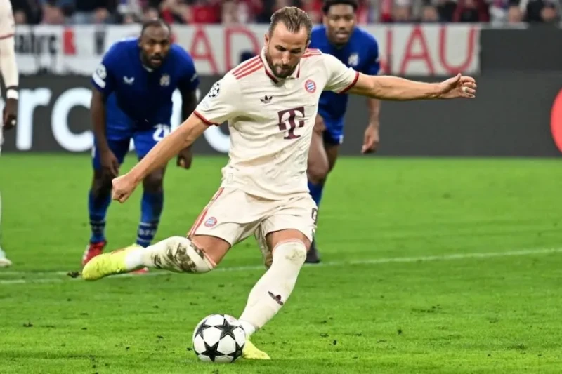 هاري كين سعيد بالسوبر هاتريك وسيضع الكرة بجانب سرير ابنه قال مهاجم بايرن ميونيخ هاري كين إن الليلة التي سجل فيها أربعة أهداف في الفوز 9-2 على دينامو