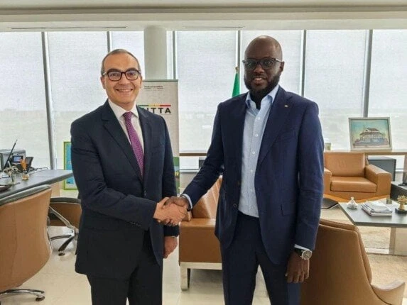 السفير المصري في دكار يلتقي مع وزير البنية التحتية السنغالياستمرارا لجهود السفارة في إعطاء ملفات التعاون الاقتصادي والتجاري أولوية في العلاقات