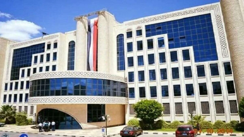 إعلان هام لشركة النفط في صنعاء بعد الغارات الإسرائيلية على ميناء الحديدة _اخبار اليمن طمأنت شركة النفط في صنعاء المواطنين، اليوم الأحد، باستقرار الوضع التمويني للوقود، حيث سبق وأن 