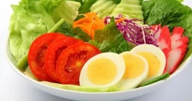 لانش بوكس سهل وصحى لطفلك في المدرسة.. غنى بالبروتينات صحة وطب مع بداية العام الدراسي، تعود الأمهات إلى التحضير اليومي ل اللانش بوكس لأطفالهم، ومع تزايد الوعي حول أهمية التغذية السل