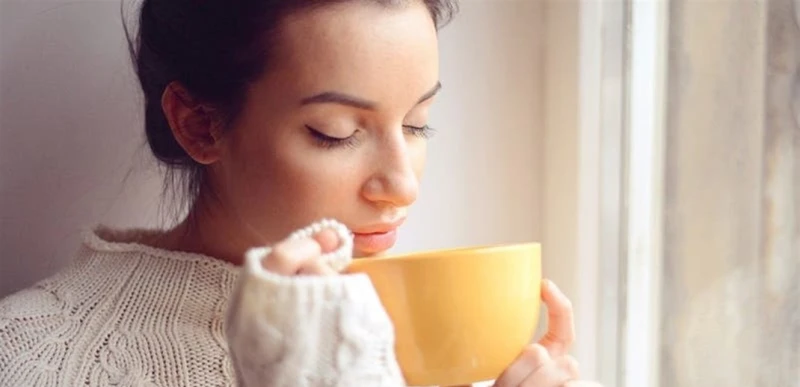 مشروبات سحرية لبشرة مشرقة في الصباح.. تعرفوا عليها صحة يعمل الشاي الأخضر وعصير البرتقال وماء جوز الهند على تعزيز الصحة العقلية والجسدية، ويساهم أيضا في توهج البشرة وإشراقها عند تنا