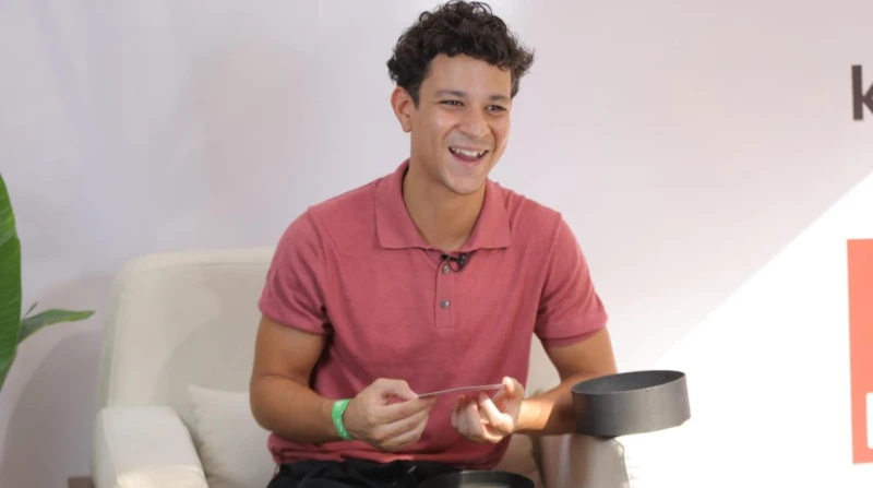 أحمد داش: الفن مهمته الصدق في تقديم الحكاية تحدث الفنان أحمد داش، عن العائلة وما الذي يخلق علاقة صحية أو متوترة وكيف نبنيها أو نداويها، وتحديد شكل