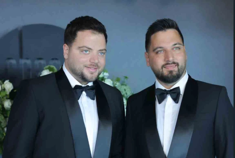 بالفيديو- عامر زيان زف شقيقه وسط أجواء عائلية ممتعة إحتفل الفنان اللبناني، عامر زيان، بزواج شقيقه جوزيف في مدينة جزين مسقط رأسه وذلك بحضور العائلة