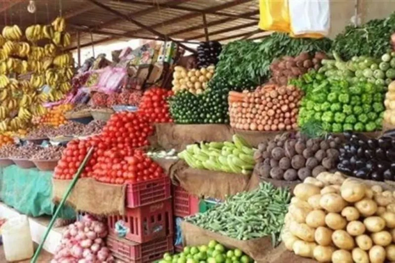 أسعار الخضروات والفاكهة في سوق العبور اليوم الجمعة بالأسواق استقرت أسعار الخضار والفواكه خلال تعاملات الجمعة بسوق الجملة بالعبور مقارنة بأسعار