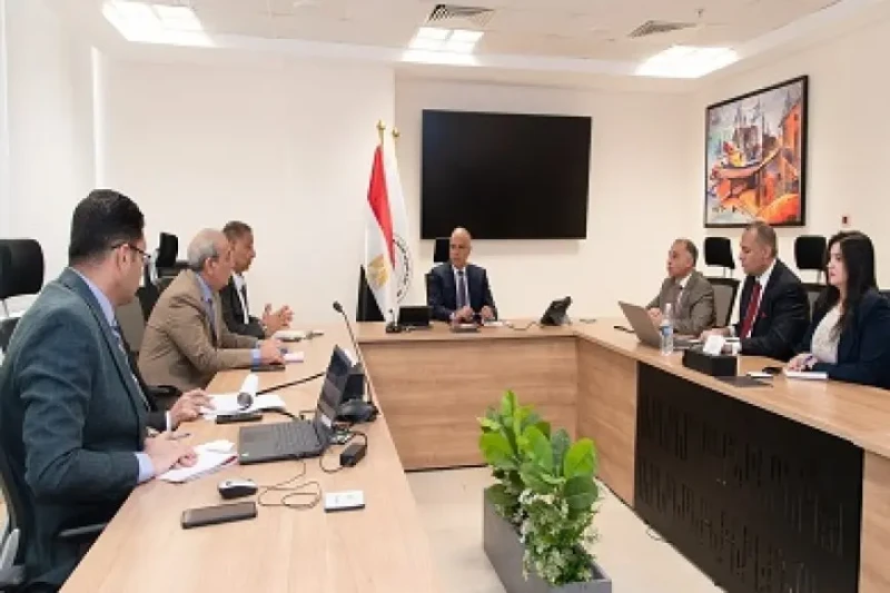 وزير الري يتابع إجراءات تطوير الشركة القابضة للرى والصرف والشركات التابعة لها أهمية استغلال كامل إمكانيات الشركة لتعزيز مشاركتها في تنفيذ المشروعات