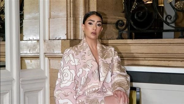 ملابس شبابية وباروكة.. إطلالات أثارت الجدل ل غادة عبد الرازق شاركت الفنانة غادة عبد الرازق، متابعيها في الفترة الأخيرة، مجموعة إطلالات لافتة من جلسات