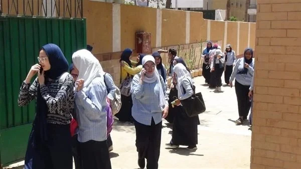 وزير التعليم يصدر قرار عاجل ب عقوبة صارمة لاستخدام الطلاب الموبيل بالمدارستتزايد أسئلة أولياء الأمور حول عقوبة صارمة لاستخدام الطلاب الموبيل بالمدارس