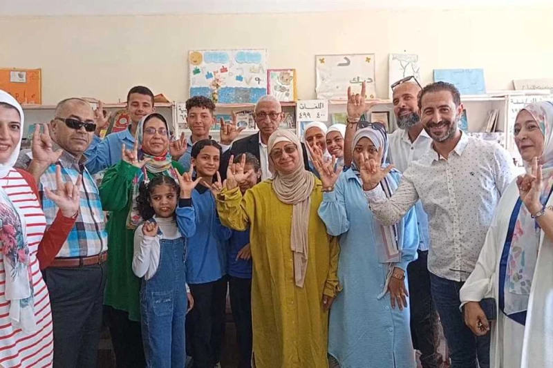 محافظ شمال سيناء يتفقد مجمع مدارس التربية الخاصة في العريش تفقد اللواء خالد مجاور محافظ شمال سيناء اليوم الإثنين، مجمع مدارس التربية الخاصة في مدينة العريش. وخلال جولته التفقدية، ق