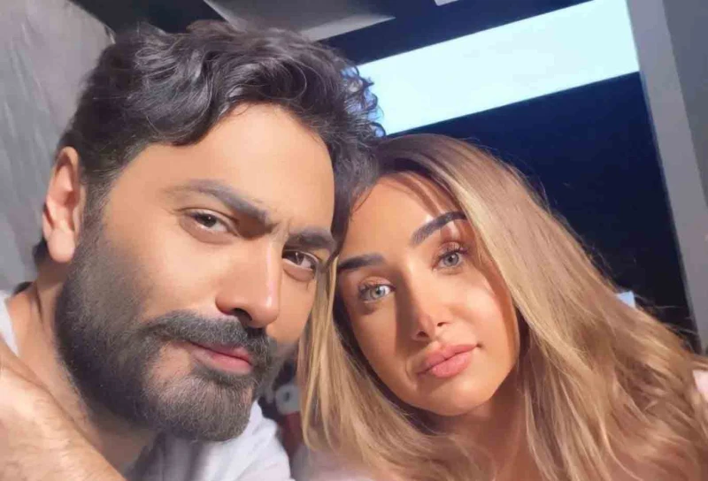 هنا الزاهد تكرر تجربة الغناء مع تامر حسني.. إليكم التفاصيل كشفت الممثلة المصرية، هنا الزاهد، أن فيلم ري ستارت، الذي تلعب بطولته إلى جانب الفنان تامر حسني، فيلم عائلي-كوميدي، لافتة 