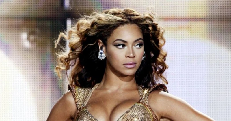 بيونسيه بملابس السباحة بمناسبة عيد ميلادها .. إليكم سعر إطلالتها تعرف على التالي بيونسيه بملابس السباحة بمناسبة عيد ميلادها .. إليكم سعر إطلالتها،