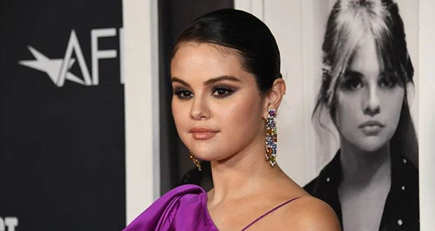 سيلينا غوميز توجه رسالة قوية للشامتين تعرف على التالي سيلينا غوميز توجه رسالة قوية للشامتين، متابعة بتجرد بعد اعلانها عن صعوبة انجاب الأطفال بسبب المرض، خرجت النجمة سيلينا غوميز عن