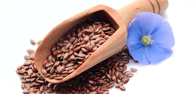 هل بذور الكتان هي المفتاح لتنحيف البطن؟.. تعرف على فوائدها وكيفية استخدامها! صحة تعتبر بذور الكتان من الخيارات الغذائية الفعالة في دعم جهود التنحيف