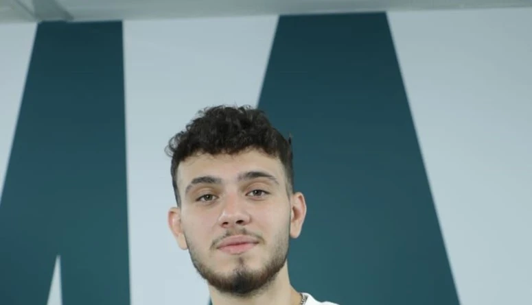 الشامي ل بودكاست مع نايلة: أريد أن اختفي (فيديو)تحدث الفنان السوري الشامي عن رغبته في التوقف لفترة عن الغناء، كاشفا عن طلبه من شركة الإنتاج استراحة قبل إنتاج أغان جديد؛ وذلك خلال ح