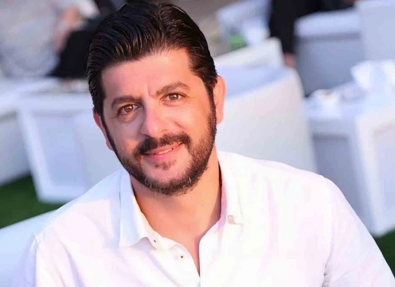 وداع مؤثر بين طوني عيسى وابنته شاهدوا الفيديو بكثير من مشاعر الأبوة الصادقة، ودع الممثل اللبناني، طوني عيسى، ابنته تاليا، قبل أن يسافر إلى تركيا