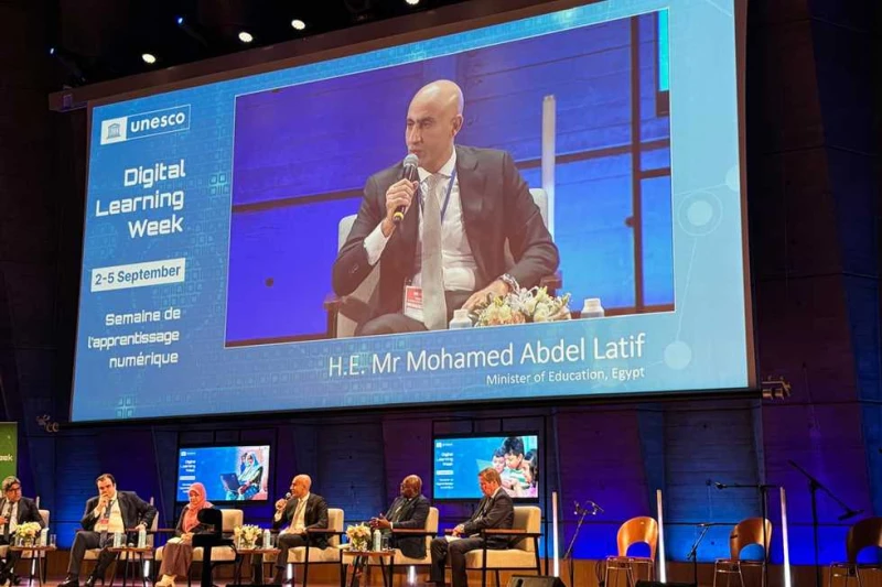 عبداللطيف يشارك في أسبوع التعلم الرقمي ٢٠٢٤ بفرنسا شارك محمد عبداللطيف وزير التربية والتعليم والتعليم الفني في الجلسة العامة تحت عنوان التكنولوجيا