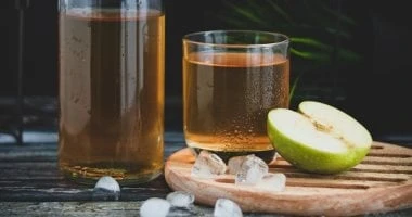 وصفات طبيعية للتخلص من قشرة الرأس.. من زيت جوز الهند لخل التفاح المرأة والمنوعات قشرة الرأس من المشكلات المزعجة التي يعانى منها البعض نتيجة أسباب مختلفة منها جفاف الجلد أو منتجات ا