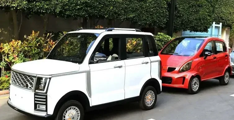 الكشف عن موعد طرح أول سيارة كهربائية صناعة مصرية والإعلان عن سعرهاموعد طرح أول سيارة كهربائية كشف محمد الغمري، عميد كلية البحوث التطبيقية بالأكاديمية