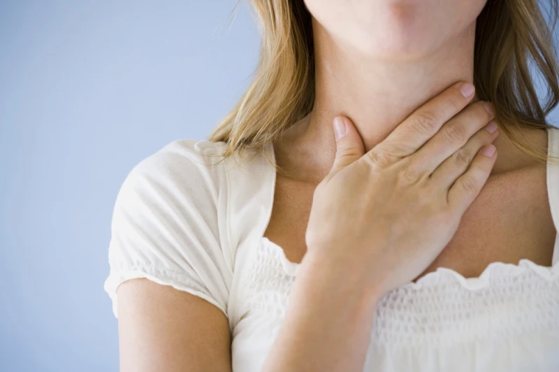 علاج التهاب الحلق .. أطعمة وطرق طبيعيةالتهاب الحلق يصاب عدد من الأشخاص به في عدة أوقات من السنة، خاصة مع تغيير الفصول الأربعة، وذلك بسبب اختلاف الطقس