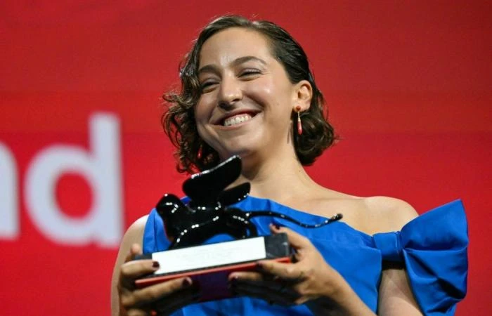 انتهت منذ قليل فعاليات مهرجان فينيسيا السينمائي الدولي 2024 ، حيث أسدل الستار على الأفلام المنافسة والعروض الحية للسجادة الحمراء التي استمرت طوال 11 يوما وشهدت حضور باقة من أهم نجو