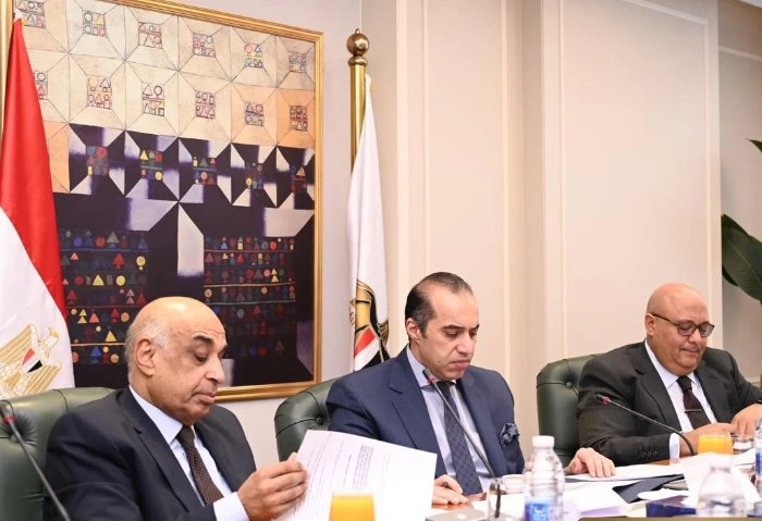 وزيرا الشؤن النيابية والعدل يناقشان الأجندة التشريعية للمرحلة المقبلة عقد المستشار محمود فوزي، وزير الشئون النيابية والقانونية والتواصل السياسي،