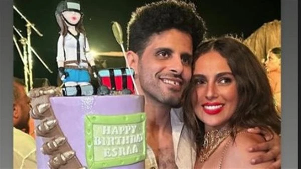 حمدي المرغني يحتفل بعيد ميلاد زوجته بأجواء رومانسية شاهد احتفل الفنان حمدي المرغني، بعيد ميلاد زوجته الفنانة اسراء عبد الفتاح، في أجواء رومانسية،