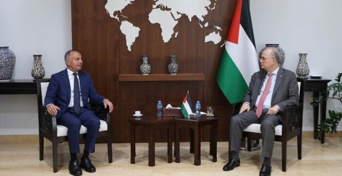 سفير مصر برام الله ل رئيس الوزراء الفلسطيني: نواصل جهودنا ل وقف العدوان على غزةالتقى إيهاب سليمان سفير مصر في رام الله، بالدكتور محمد مصطفى رئيس