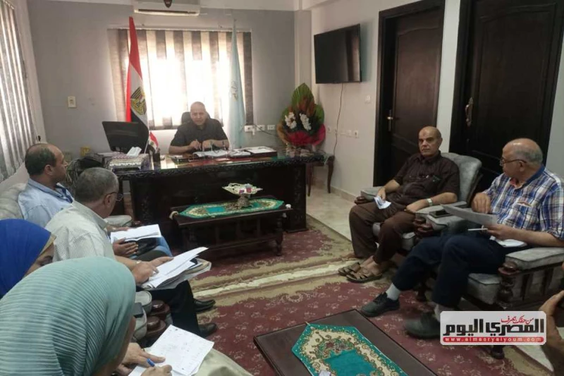 وكيل تعليم كفر الشيخ يناقش الاستعدادات لاستقبال العام الدراسي الجديد عقد محمد عبدالله، وكيل وزارة التربية والتعليم بكفر الشيخ، اجتماعا مع موجهي