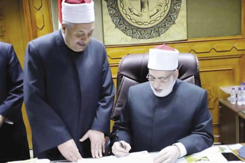 وكيل الأزهر يعتمد نتيجة الدور الثاني للشهادة الثانوية الأزهرية بنسبة نجاح 67.5 اعتمد الدكتور محمد الضويني، وكيل الأزهر، اليوم الخميس، نتيجة الدور