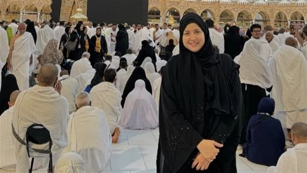 مني فاروق تؤدي مناسك العمرة في أحدث ظهور شاركت الفنانة منى فاروق متابعيها وجمهورها بصورة جديدة لها، وذلك من خلال حسابها الرسمي على موقع تبادل الصور والفيديوهات إنستجرام. وظهرت منى