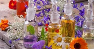 ..5 زيوت طبيعية مثالية في تعطير الجسم وترطيبه..تفاصيل تتابع الان تفاصيل ما ورد عن 5 زيوت طبيعية مثالية في تعطير الجسم وترطيبه، تحب الكثير من الفتيات أن تحافظ على نعومة ورائحة أجسام