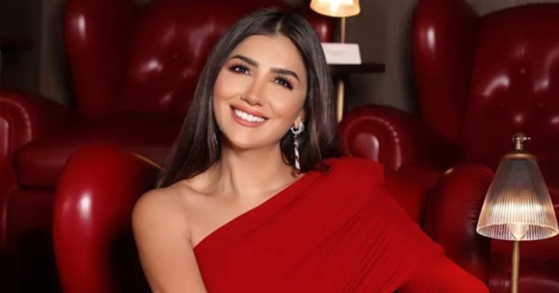 الفن و المشاهير: مي عمر تطل بملابس جر يئة وتمنع التعليقات-بالصورة استعرضت الممثلة المصرية مي عمر إطلالتها الجر يئة في أحدث ظهور بمشاركتها صورة لها في