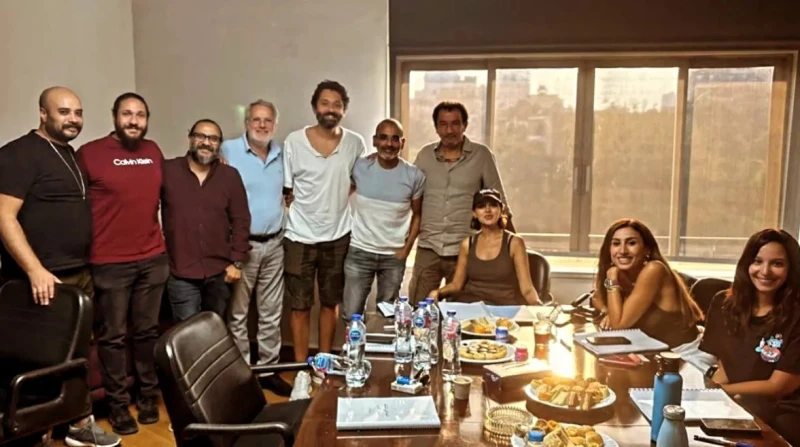 بعد يوم على وفاة ابنتي عمه.. أيمن بهجت يبدأ الهنا اللي أنا فيه بعد يوم واحد من إعلانه وفاة اثنتين من أسرته، كشف المؤلف والشاعر أيمن بهجت قمر موعد تصوير أحدث أعماله السينمائية تحت ع