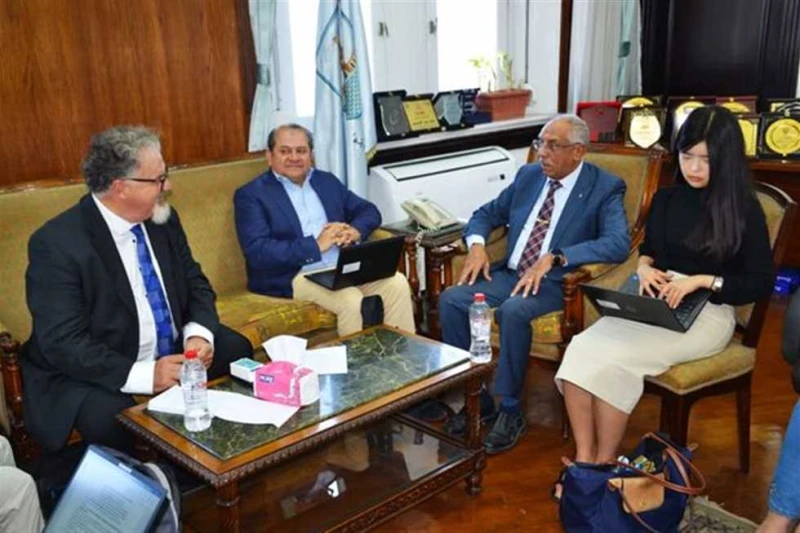 لبحث التعاون المتبادل.. وفد منظمة التنمية الاقتصادية يزور جامعة الإسكندرية (صور) استقبل الدكتور على عبدالمحسن، نائب رئيس جامعة الإسكندرية لشئون التعليم والطلاب، وفد منظمة التعاون و