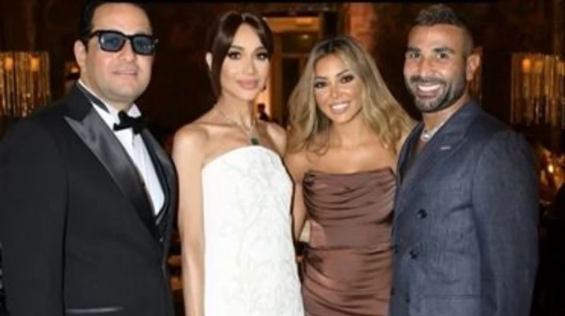 أحمد سعد يعود لطليقته في يوم السرقة.. ما القصة؟ علقت الإعلامية بسمة وهبة على واقعة سرقة الفنان أحمد سعد في حفل زفاف ابنها وتعرضه للانتقاد بسبب