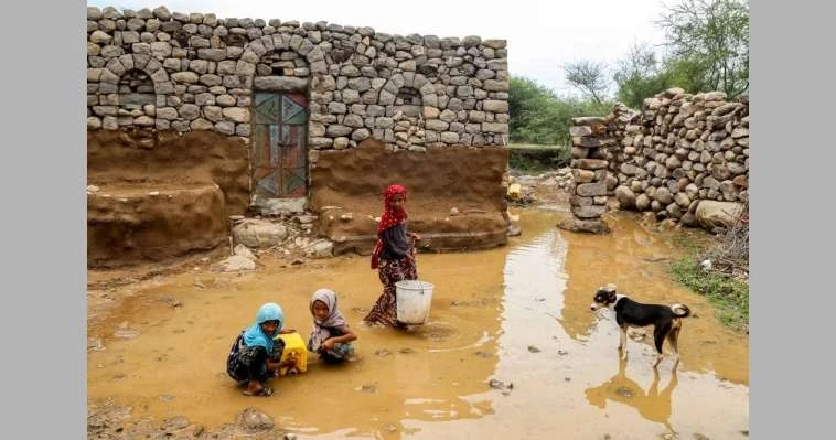 الفيضانات تجرف وباء الكوليرا الى اليمن لايف ستايل مخاوف عديدة سيطرت على طيف واسع من المواطنين في اليمن بعدما شهدت البلاد مؤخرا هطول أمطار غزيرة أسفرت عن تفشي مرض الكوليرا مجددا.وأس