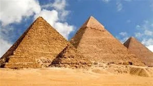 لغز الأهرامات يبلغ أعالي السماء.. ظاهرة غريبة تعطل الأقمار الصناعية ما السر؟تبقى كيفية بناء الأهرامات أحد أعظم الألغاز الهندسية في التاريخ، كيف بنيت